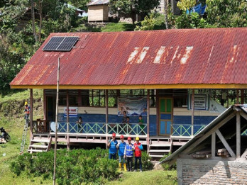 Gunakan Tenaga Surya, PLN Aliri Listrik Sekolah Terpencil di Mamuju
