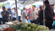 Dikawal Koster, Gibran Blusukan ke Pasar Tabanan Bali Pantau Harga Bahan Pokok
