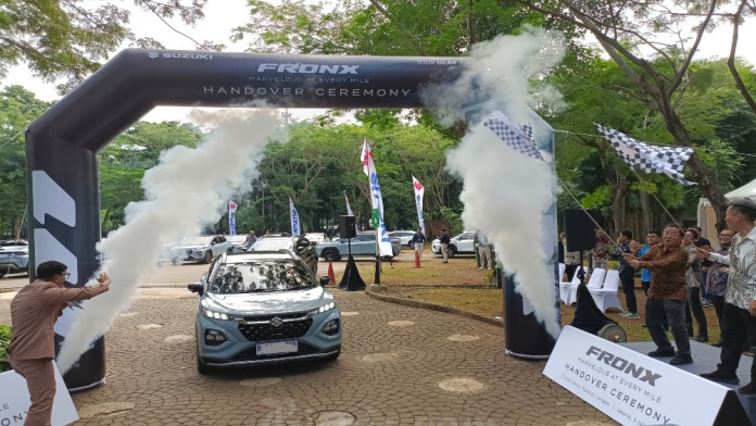 Perdana, Suzuki Fronx Resmi Dikirim ke Rumah Konsumen
