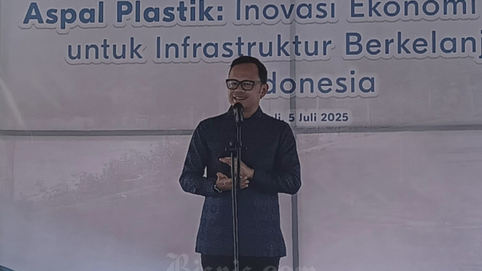 Kemendagri Dorong Pemda Bangun Jalan dengan Aspal Plastik