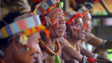 Upacara Adat Memperingati Kematian (kamateijat) di Mentawai