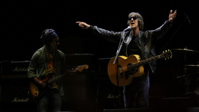 Oasis Nyanyikan Live Forever sebagai Tribute Kematian Diogo Jota