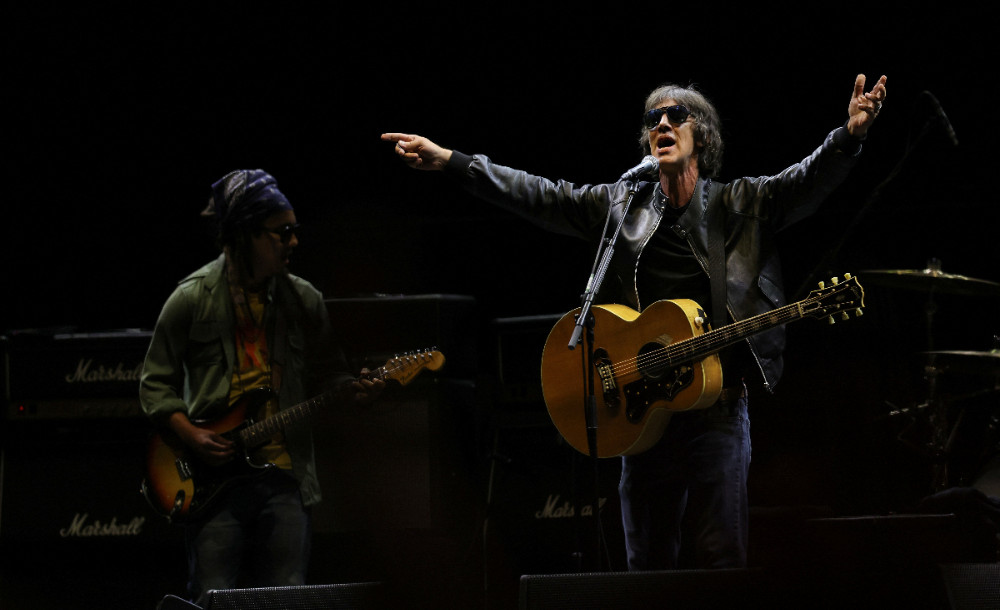Oasis Nyanyikan Live Forever sebagai Tribute Kematian Diogo Jota