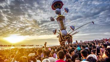 Ribuan Pengunjung Saksikan Pesona Budaya Hoyak Tabuik 2025 di Sumbar
