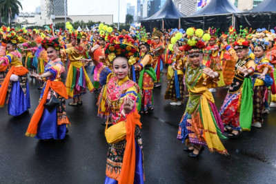 Pertunjukan Kolosal Budaya Jakarta Dalam Warna