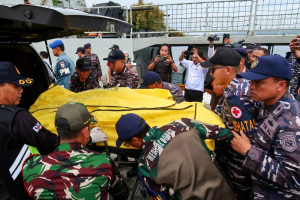 Evakuasi Jenazah Korban KMP Tunu Pratama Jaya