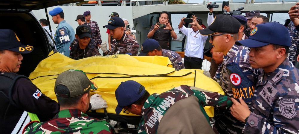 Evakuasi Jenazah Korban KMP Tunu Pratama Jaya