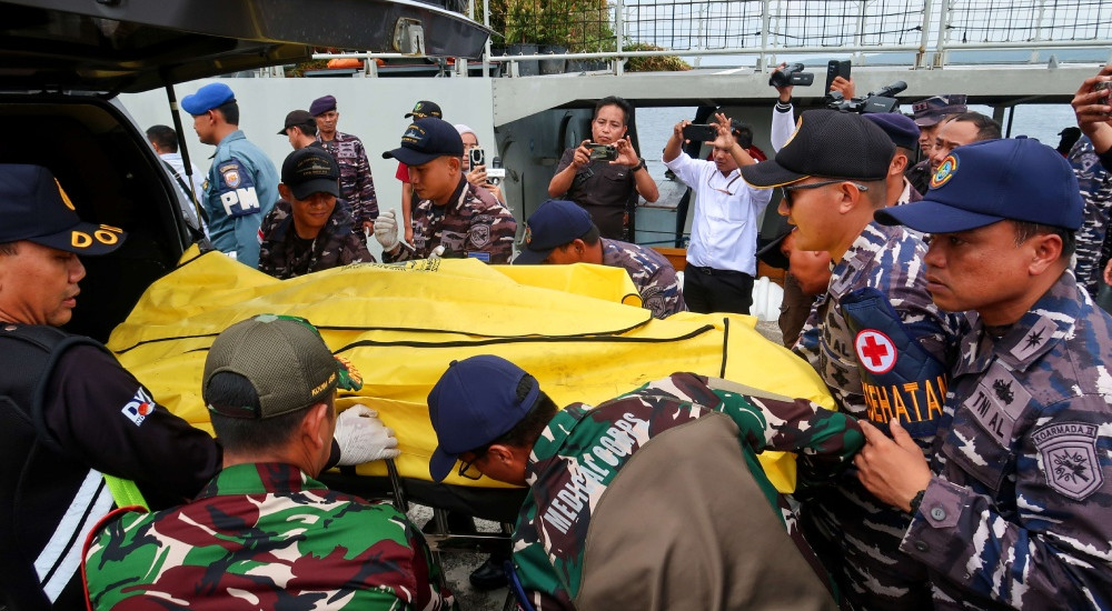 Evakuasi Jenazah Korban KMP Tunu Pratama Jaya