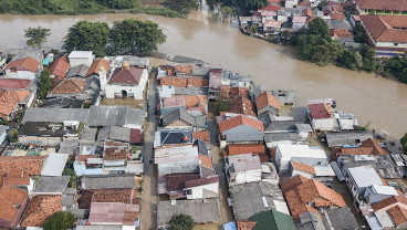 Banjir Masih Mengepung Jakarta