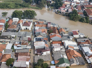 Banjir Masih Mengepung Jakarta