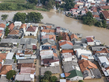 Banjir Masih Mengepung Jakarta