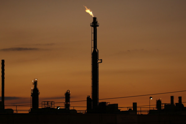 BlackRock Tancap Gas Borong Saham PGAS saat Harga Minyak Memanas