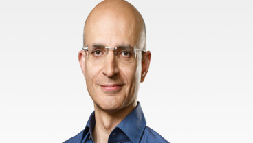 Sabih Khan Ditunjuk Jadi COO Apple Gantikan Jeff Williams