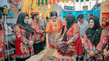 Sumut Hadir di Acara HUT ke-45 Dekranas, Pamer Tas hingga Songket