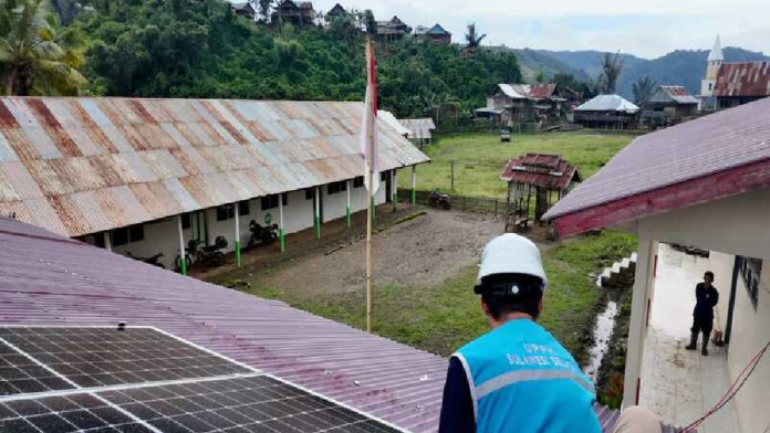 Dua Sekolah Terpencil di Seko Luwu Utara Akhirnya Tersambung Listrik