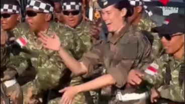 Kompak Banget! Momen TNI dan Prajurit Prancis Joget "Aura Farming"