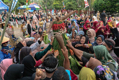 Ribuan Warga di Yogyakarta Ikuti Kirab Dalang