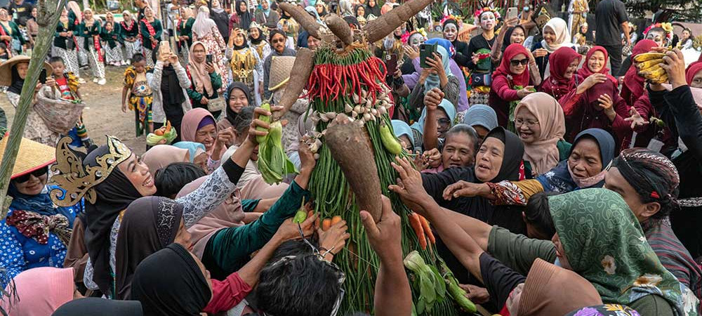 Ribuan Warga di Yogyakarta Ikuti Kirab Dalang