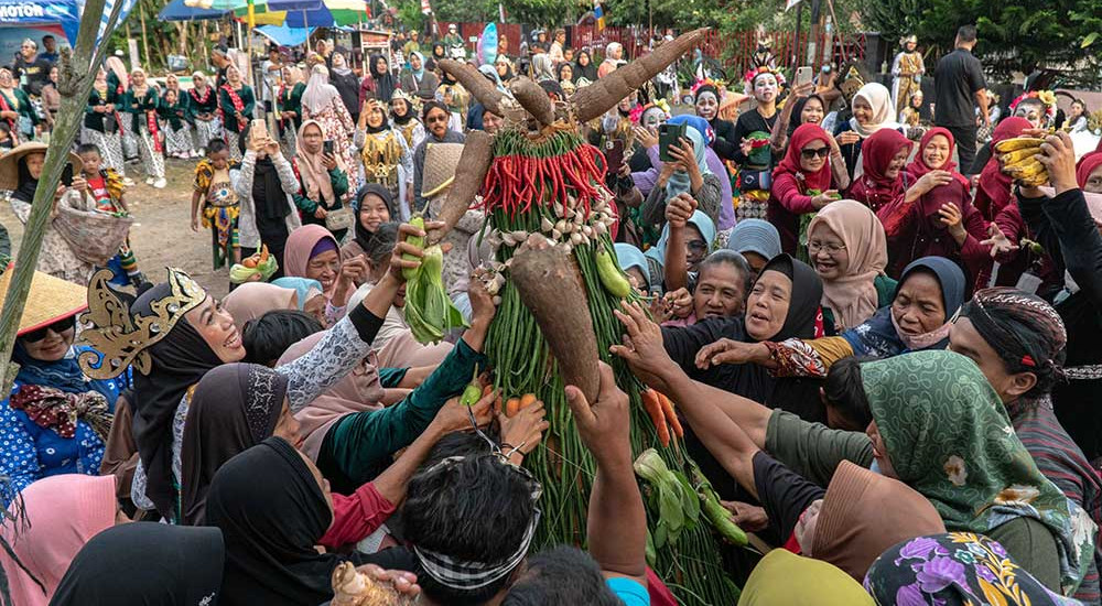 Ribuan Warga di Yogyakarta Ikuti Kirab Dalang
