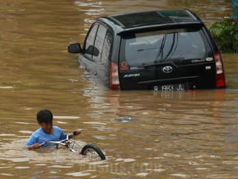 Simak! 7 Langkah Awal Tangani Mobil Terendam Banjir