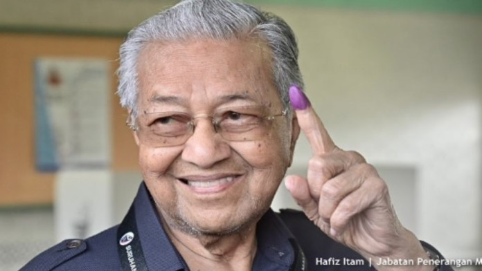 Mantan PM Malaysia Mahathir Mohamad Dirawat di RS akibat Kelelahan