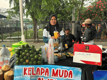 PNM Fasilitasi 50 Nasabah Mekaar Jualan di Stadion, Untung Berlipat!