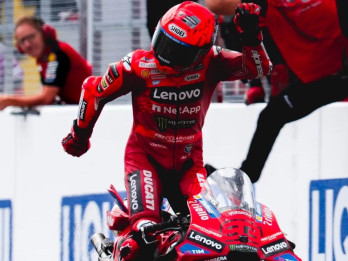 Marc Marquez Selebrasi Kemenangan MotoGP dengan Tarian Pacu Jalur Aura Farming di Atas Motor