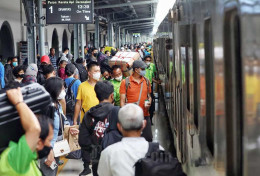 Tinggalkan Loket, Kini Penumpang Beli Tiket Kereta Api Lewat Sini