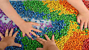 Sensory Play Bisa Membantu Tumbuh Kembang Anak