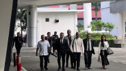 Tiba di Kejagung, Nadiem Makarim Diam dan Lempar Senyum ke Wartawan