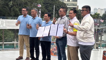 Teken Kerja Sama dengan Transjakarta, 30 Bus Disulap Bernuansa Persija