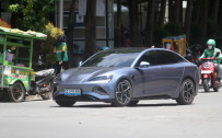 China and Japan Compete for the Auto Market in Indonesia