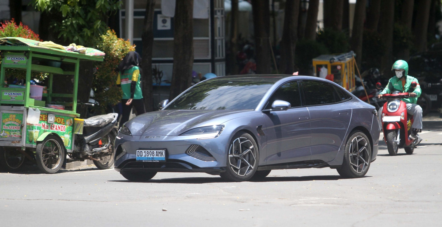 China and Japan Compete for the Auto Market in Indonesia