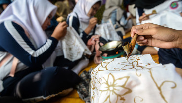 Siswa Belajar Membatik Saat Festival Batik Tangerang