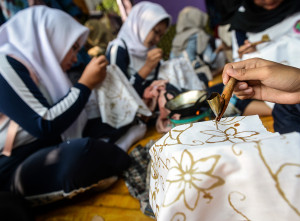 Siswa Belajar Membatik Saat Festival Batik Tangerang