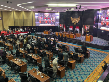 Berebut Curhat ke Rano Karno, Rapat Paripurna DPRD Jakarta 'Dihujani' Interupsi