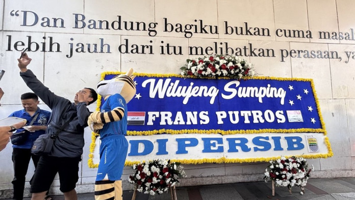 Cara Unik Persib Kenalkan Pemain Baru Lewat Karangan Bunga