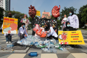 Aktivis Lingkungan di Surabaya Gelar Aksi Plastic Free July 2025
