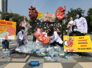 Aktivis Lingkungan di Surabaya Gelar Aksi Plastic Free July 2025