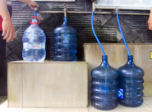 Depot Air Minum Gratis di Jakarta Sediakan 2.000 Botol Air Galon