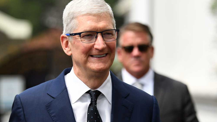Apple Tertinggal dalam Pengembangan AI, Posisi CEO Tim Cook Terancam