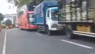 Pemeriksaan di Dermaga LCM Sebabkan Antrian hingga 15 Km di Pelabuhan Ketapang