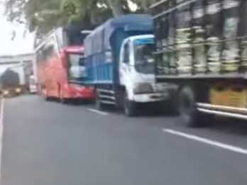 Pemeriksaan di Dermaga LCM Sebabkan Antrian hingga 15 Km di Pelabuhan Ketapang