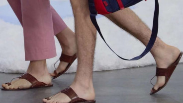 Kontroversi Produk Prada Mirip dengan Sandal India