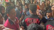 Riuh Pendukung Jelang Putusan Kasus Impor Gula: Bebaskan Tom Lembong!