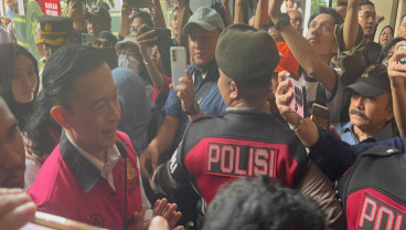 Riuh Pendukung Jelang Putusan Kasus Impor Gula: Bebaskan Tom Lembong!