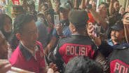 Riuh Pendukung Jelang Putusan Kasus Impor Gula: Bebaskan Tom Lembong!