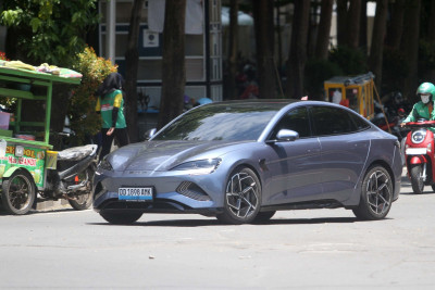 Are Battery EVs Still Relevant Amid the Auto Slump?
