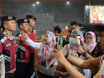 Ibu-ibu 'Demo' di PN Jakpus, Minta Masuk Ruang Sidang Vonis Tom Lembong