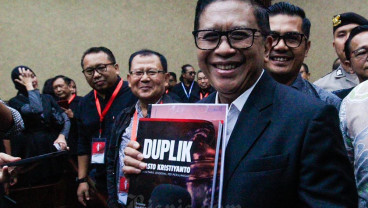 Hasto Pertanyakan Tuntutan Penjara 7 Tahun dan Denda Rp600 Juta Kepada JPU